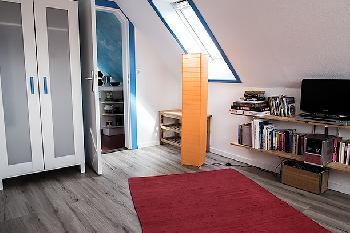 Blick vom Wohnraum zur Küche
